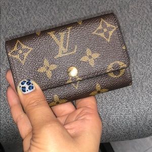 Louis Vuitton 6 key ring holder
